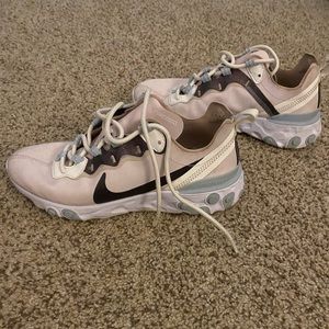 Nike Reacts, size 7